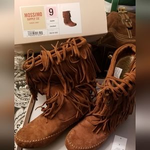 Mossimo Supply Co. Kaylee Moccasin Boots Size 9 Chestnut